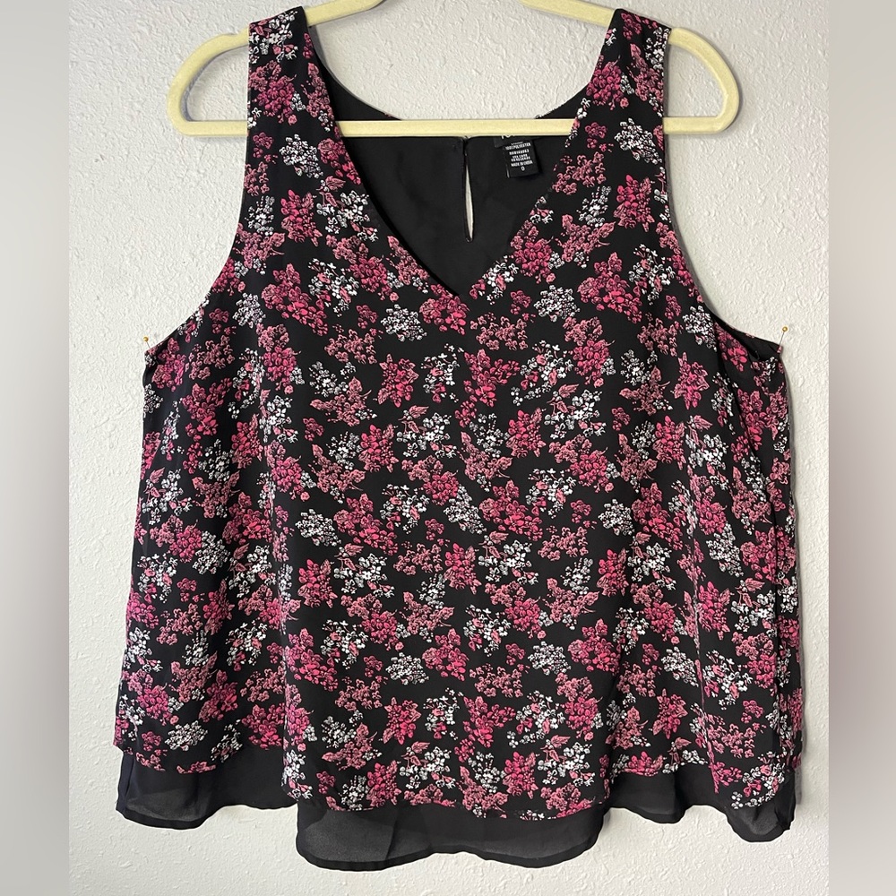 Torrid 0 Floral Double Layer Tank Top, Black & Red Flower Details.